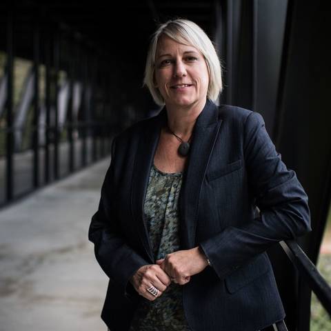 /Karen Hoffman by Gabriel S. Scarlett / Los Angeles Times
