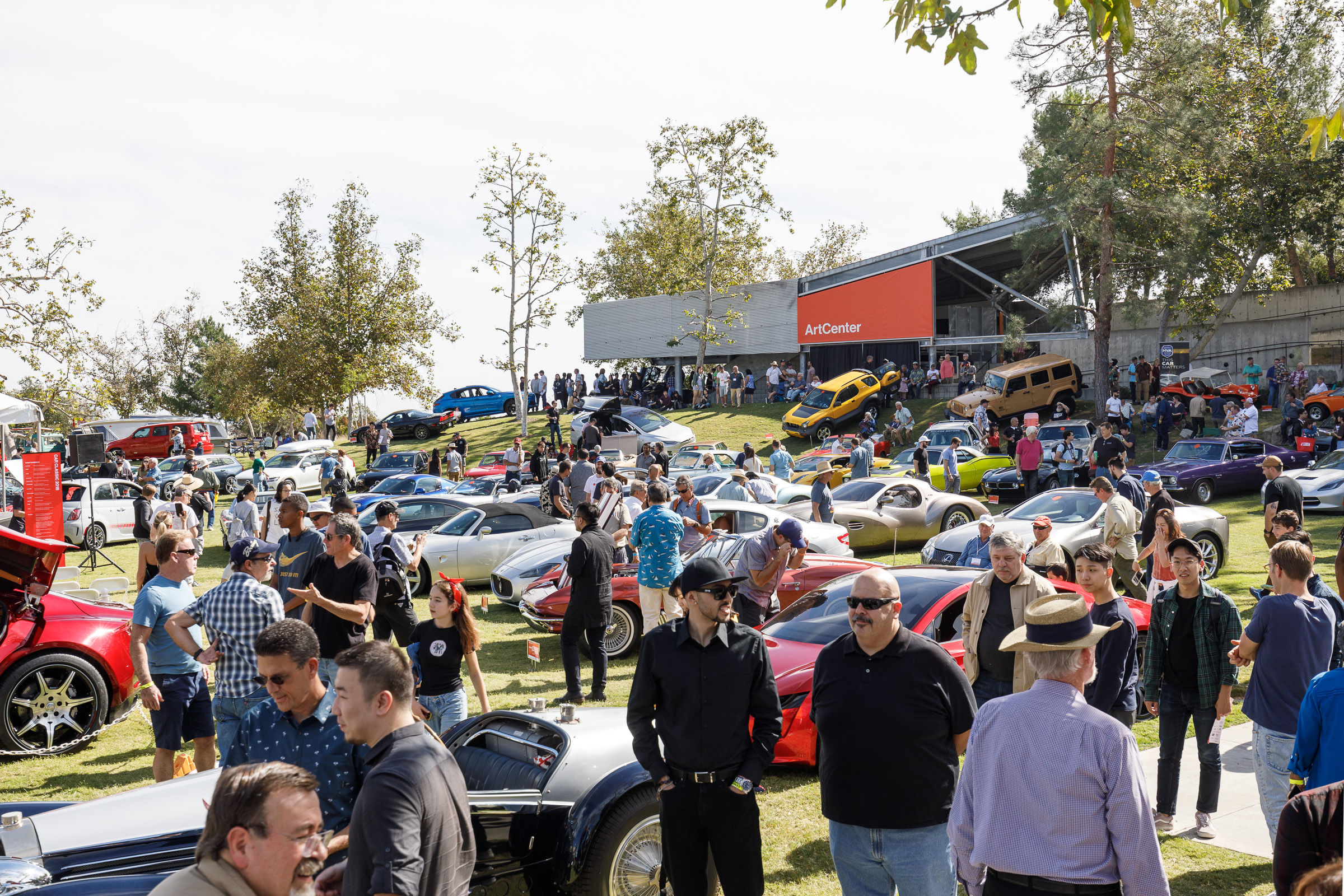 Photo of the field crowded with attendees during Car Classic 2018.