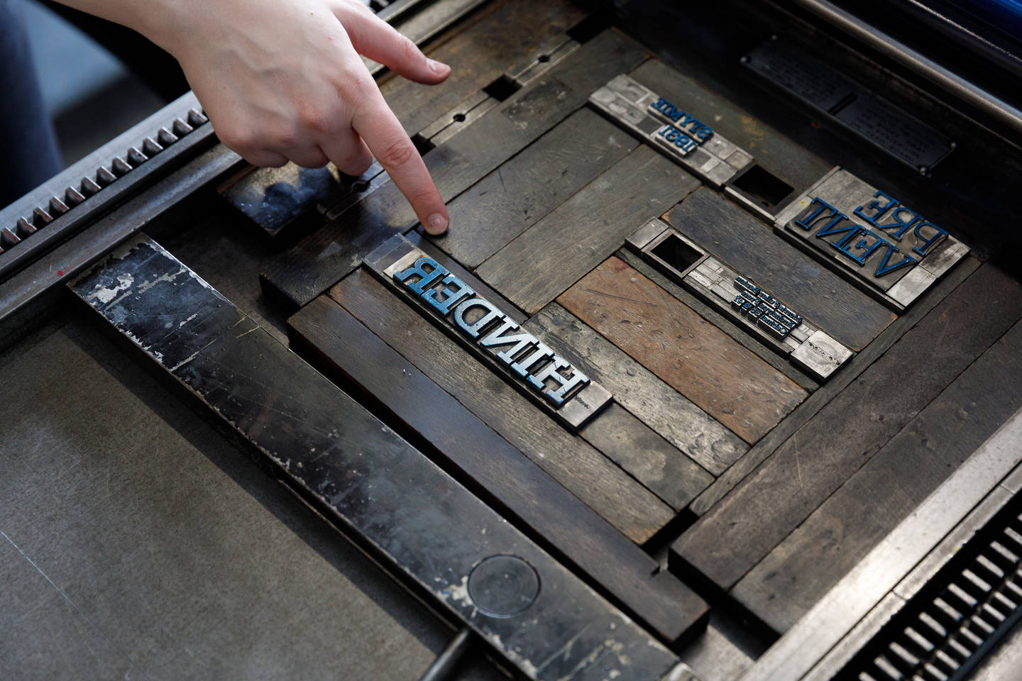 This+course+gives+students+hands-on+experience+with+metal+foundry+and+wood+type.+Taught+by+Christina+Aumann.