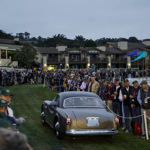 /Car drives in for judging at 69th Pebble Beach Concours d’Elegance (Kent Nishimura / Los Angeles Times via Los Angeles Times)