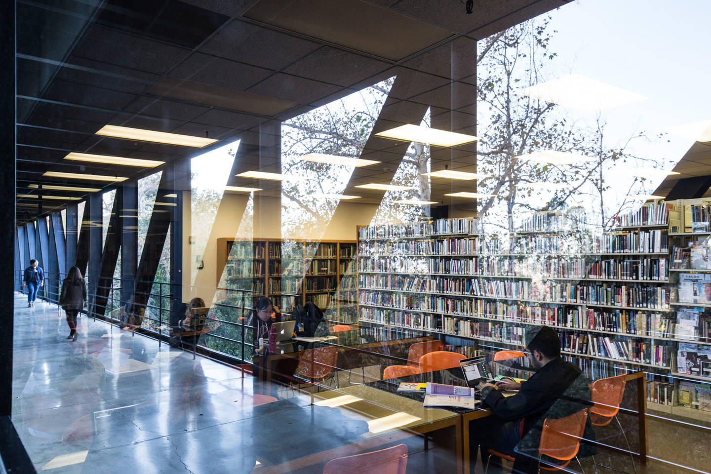 %3Cp%3EFrom+wooded+acres+in+the+San+Rafael+Hills+to+adaptive+reuse+in+downtown+Pasadena%2C+ArtCenter%E2%80%99s+two+campuses+provide+future+artists+and+designers+with+a+wide+array+of+creative+learning+opportunities+enriched+by+the+creative+and+academic+resources+within+the+surrounding+communities+and+the+greater+Los+Angeles+area.+%3C%2Fp%3E+%3Cp%3E%3Cstrong%3ELearn+more+about+%3Ca+href%3D%22%2Fabout%2Fcampus%2Foverview.html%22%3EArtCenter%27s+campuses%3C%2Fa%3E.%3C%2Fstrong%3E+%3C%2Fp%3E