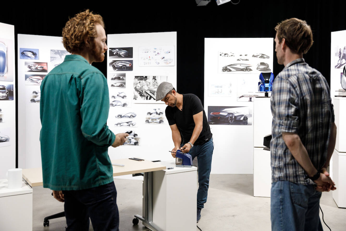 Behind+the+scenes+of+the+inaugural+shoot+for+online+learning+with+Transportation+Design+faculty+Le%C3%B3n+Paz.