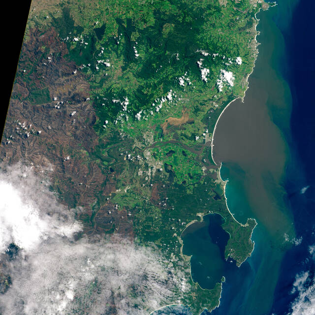 A+season+of+extremes+in+eastern+Australia%E2%80%94punctuated+by+raging+wildfires%2C+scorching+summer+temperatures%2C+and+long-term+drought%E2%80%94took+another+dramatic+turn+in+mid-February+2020.+In+just+a+few+days+parts+of+Queensland+and+New+South+Wales+were+soaked+by+more+rain+than+many+areas+saw+in+all+of+2019.+The+deluge+swelled+rivers+out+of+their+banks%2C+leading+to+muddy+floods+in+many+coastal+regions%2C+as+in+this+image.+There+were+widespread+rainfall+totals+above+200+millimeters+%288+inches%29+in+just+twenty-four+hours%2C+with+some+reports+as+high+as+500+to+700+millimeters+%2820+to+28+inches%29+in+a+week.+January+25+and+February+10%2C+2020.