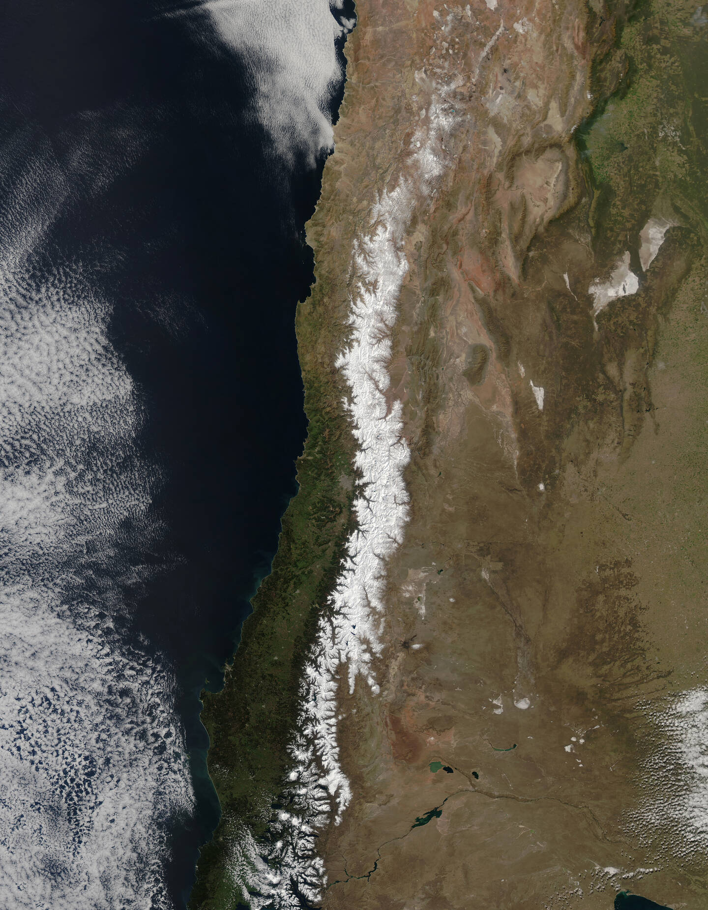 As+the+end+of+winter+approaches+in+the+Southern+Hemisphere%2C+snow+paints+the+Andes.+The+Andes%E2%80%94the+longest+series+of+mountain+ranges+in+the+world%E2%80%94span+about+7%2C242+kilometers+%284%2C500+miles%29+and+run+through+seven+countries.+The+segment+shows+about+1%2C200+kilometers+%28750+miles%29+of+the+range+in+Chile+and+Argentina.+The+snowpack+that+accumulates+in+the+mountains+each+winter+is+the+primary+source+of+water+for+communities+at+lower+altitudes.+According+to+a+report+by+the+Intergovernmental+Panel+on+Climate+Change%2C+however%2C+frozen+areas+in+the+Andes+are+generally+retreating%2C+and+runoff+in+the+vicinity+of+Chile+and+Argentina+is+decreasing.+September+12%2C+2015.+