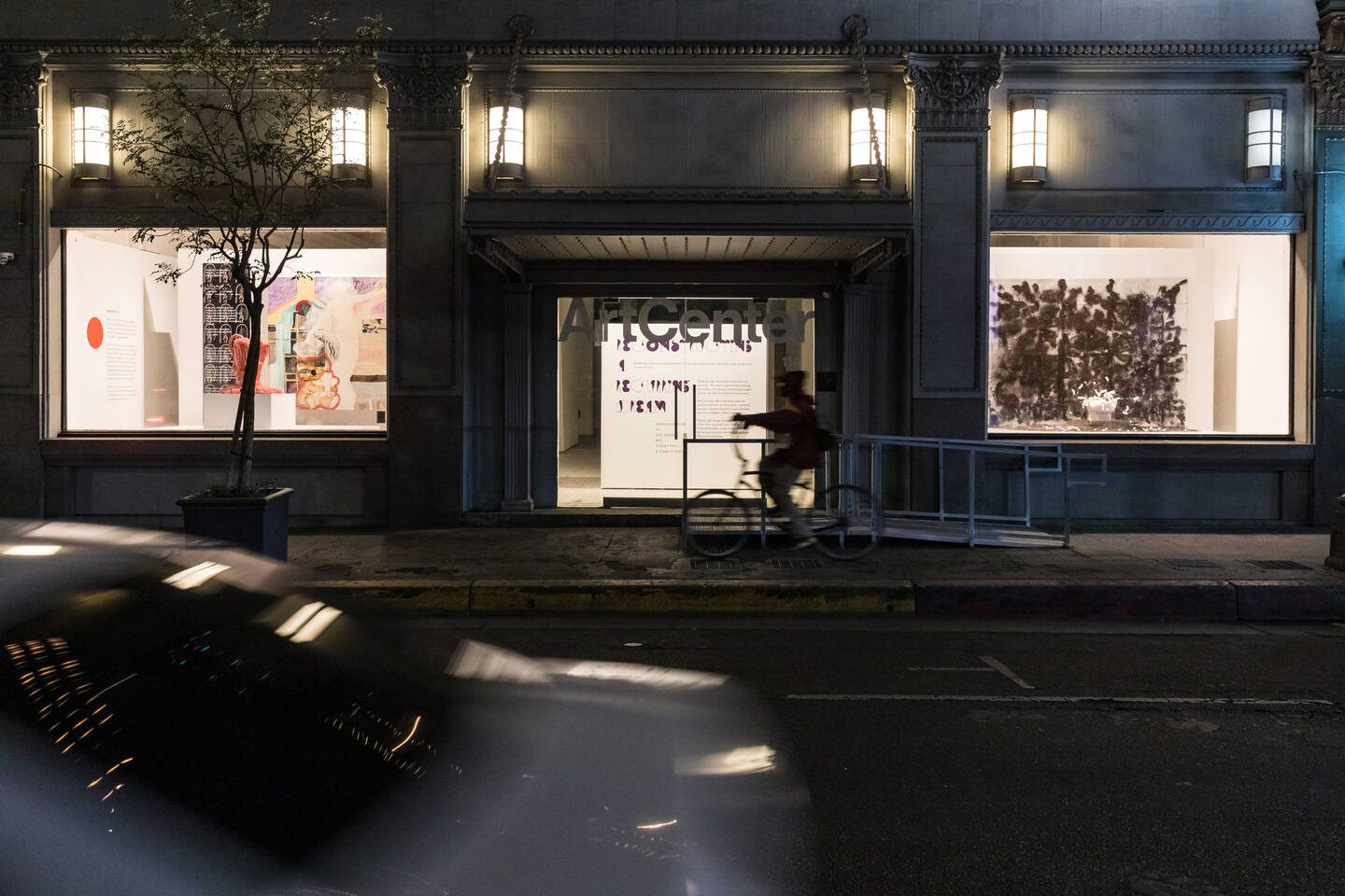 Narges+Noroozi%27s+installation+%3Ci%3EReconstructing+a+Recurring+Dream%3C%2Fi%3E+at+ArtCenter+DTLA%2C+as+visible+from+the+street.