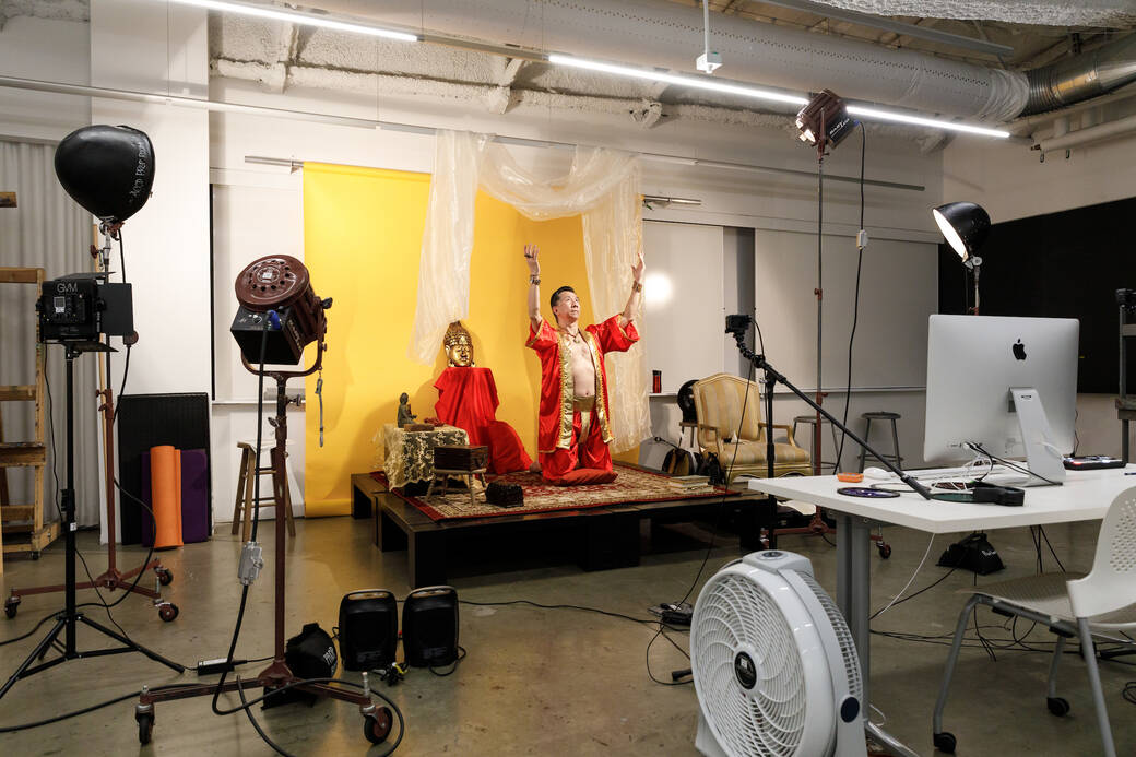 Art model Jee Teo filmed for an Illustration course, using Studio in a Box. Photo by Juan Posada.