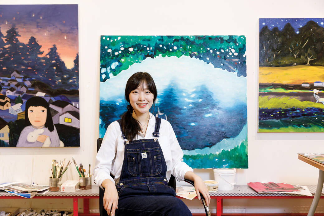 Portrait of Joanne Kim in her studio, by Juan Posada, 2021.