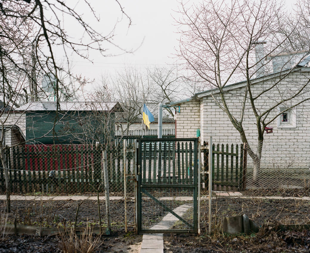 The Ukrainian flag visible in the backyard of a neighbor of Stella Kalinina