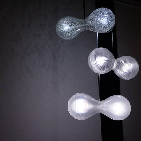 textured+refractions+evoking+the+emergence+of+life+in+cell+division