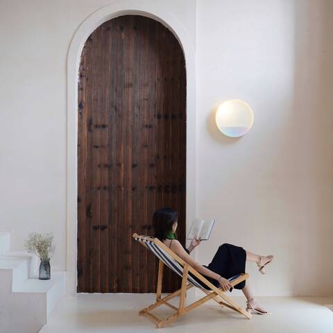 Revolve+wall+light+creates+a+sanctuary+inspired+by+the+rhythms+of+the+changing+sun