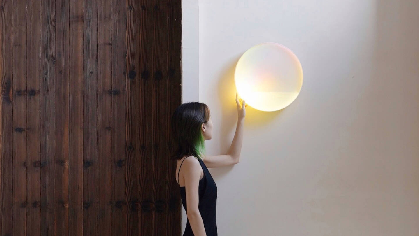 Revolve+wall+light+creates+a+sanctuary+inspired+by+the+rhythms+of+the+changing+sun
