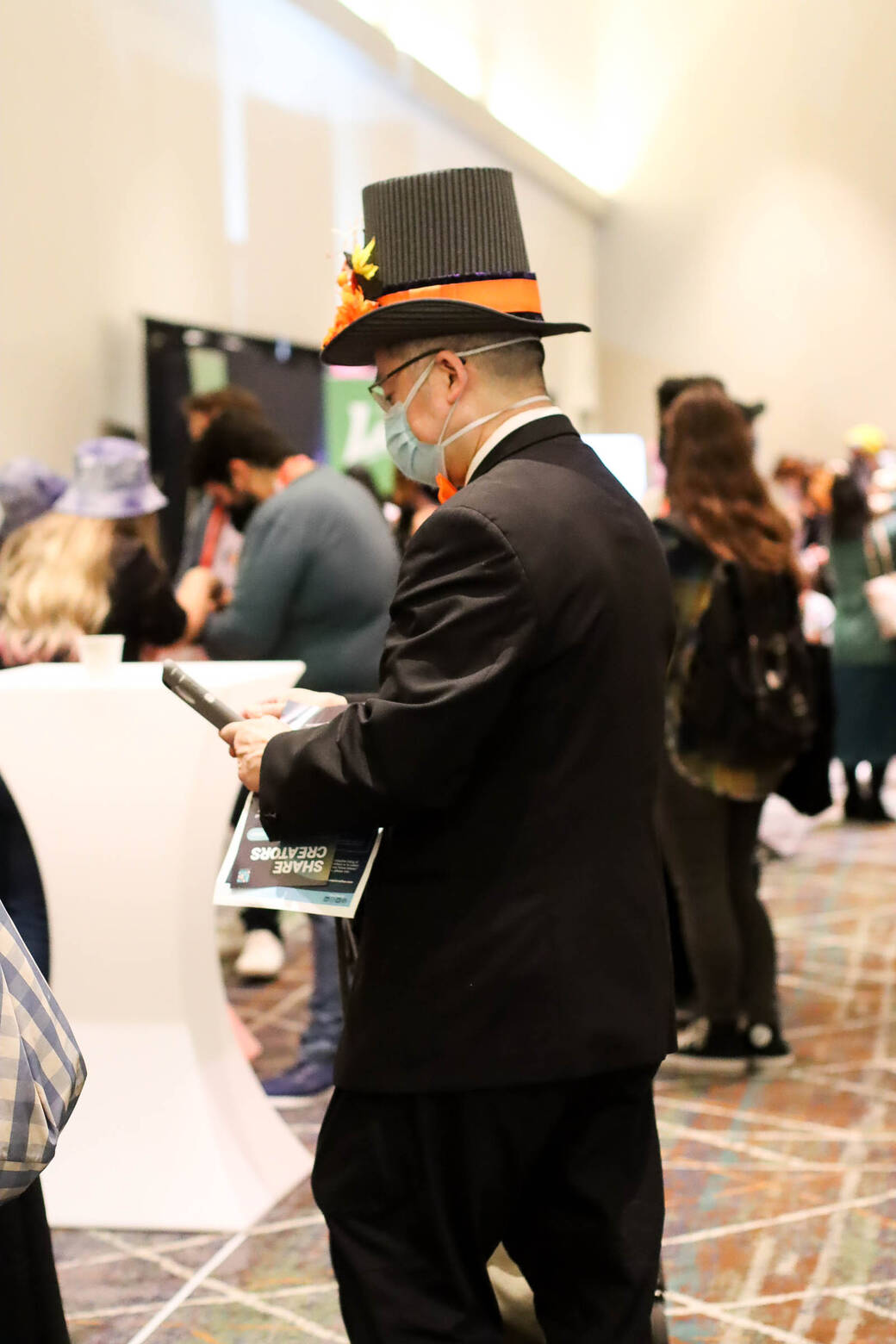 Lightbox Expo 2022 attendee wearing an autumn-themed top hat. 