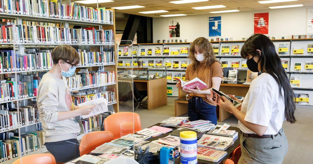 LA T-Shirt  CATALOGUE LIBRARY