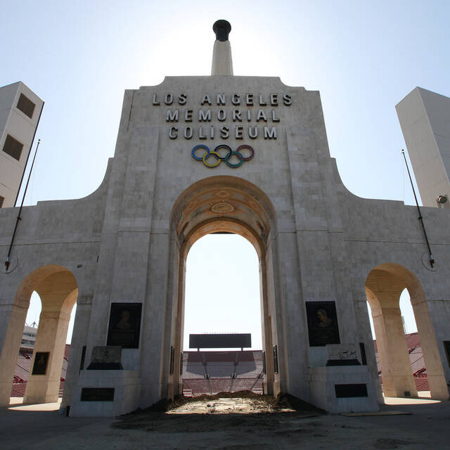 Designmatters students on a field trip at the Los Angeles Coliseum 