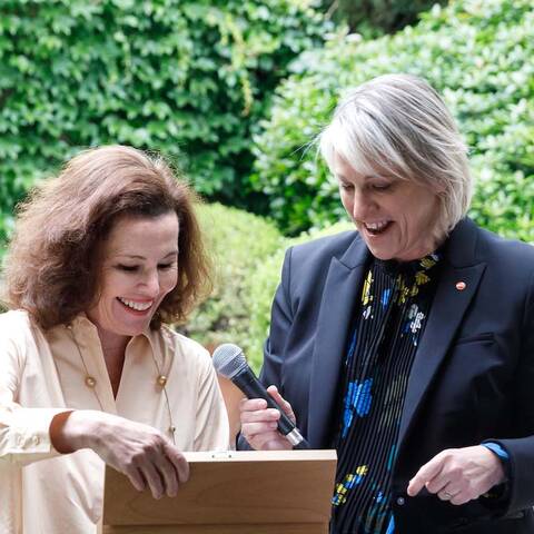 /ArtCenter President Karen Hofmann (right) presented an honorary ArtCenter donor pencil to Pasadena Art Alliance President Annaly Bennett in recognition of a $1 million giving milestone. PAA has supported ArtCenter student scholarships and exhibitions with grants for nearly 50 years.