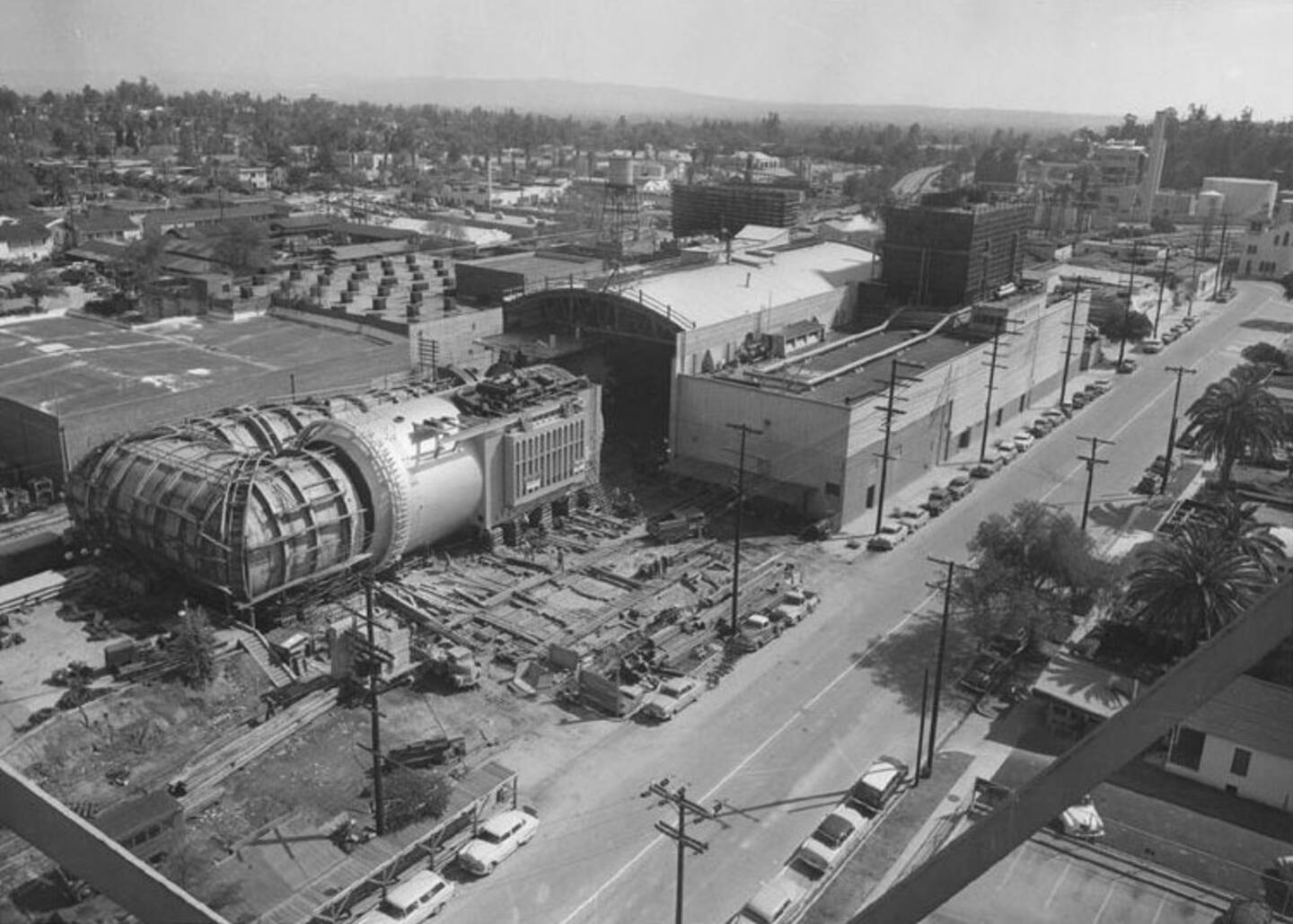 1945-1960%3A+ArtCenter%27s+South+Campus+started+as+the+Southern+California+Cooperative+Wind+Tunnel+testing+facility%2C+owned+by+five+major+aviation+companies+and+managed+by+Caltech.