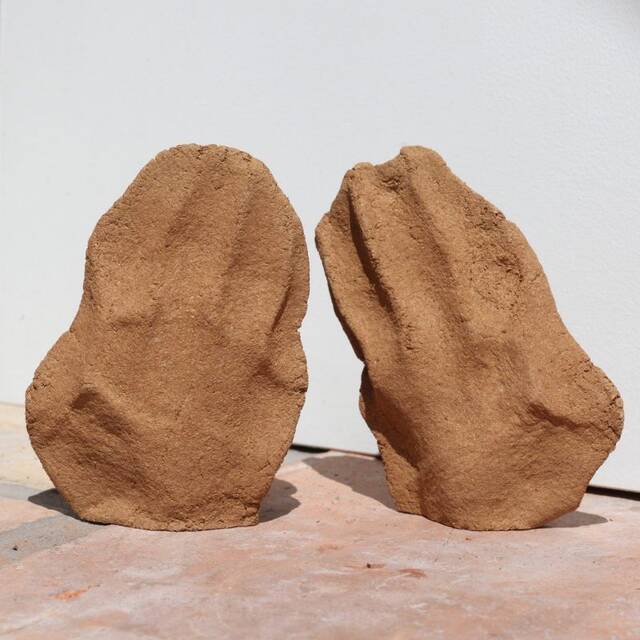 Jinseok+Choi%2C+%3Cem%3EBetween+our+Palms%3C%2Fem%3E%2C+Hardwood+sawdust%2C+incense+powder%2C+essential+oil+1+x+3.25+x+5+in.+