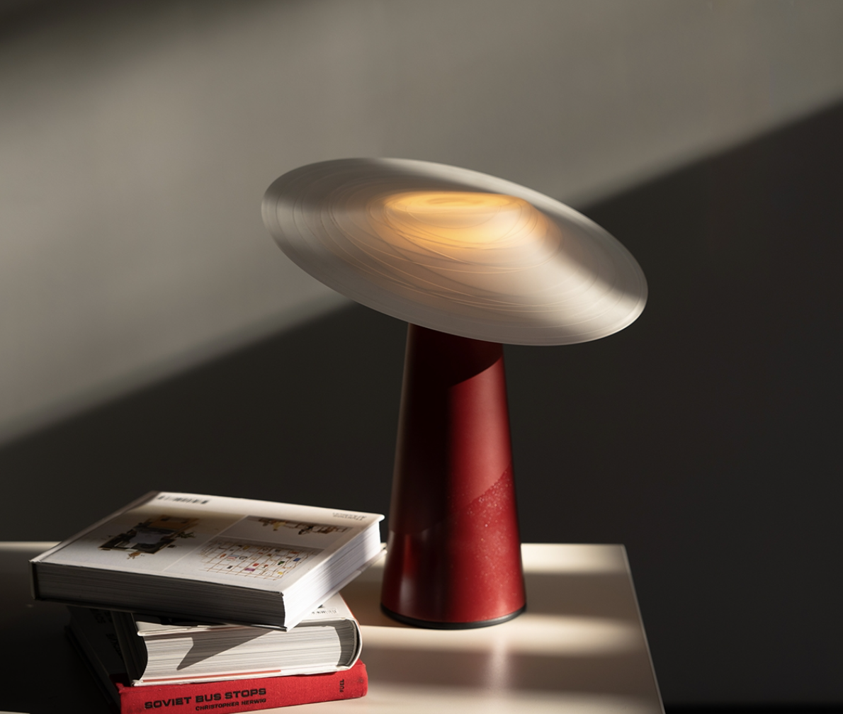 desk lamp by Ming-Li Chang