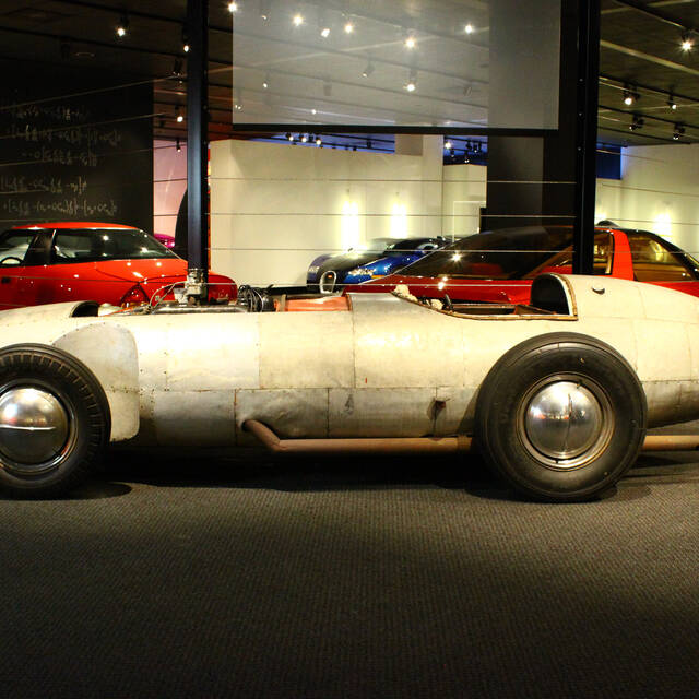 %3Ch4%3EGeorge+Nakamura%E2%80%99s+1940+Meteor+hot+rod%3C%2Fh4%3E%3Cbr+%2F%3E%3Cp%3ECourtesy+of+the+Petersen+Automotive+Museum%3C%2Fp%3E