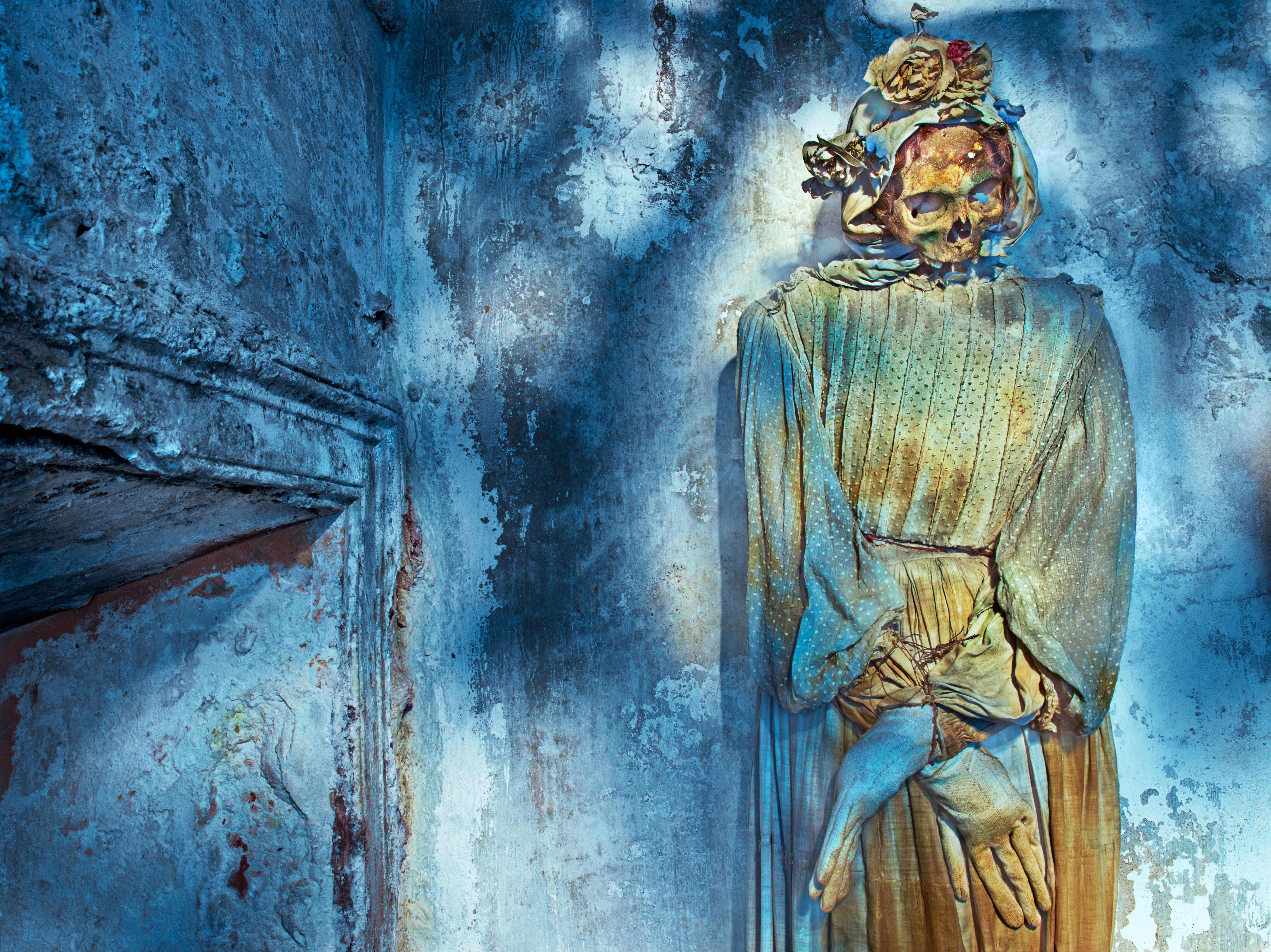 Matthew Rolston, Untitled (Flowers), Palermo, 2013, from the series Vanitas: The Palermo Portraits. Courtesy Fahey/Klein Gallery, Los Angeles