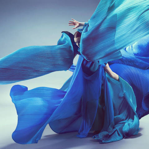 Dustin+Edward+Arnold+is+a+designer+and+creative+director+who+incorporates+media+design%2C+fashion%2C+scenography%2C+products+and+film.+In+2003%2C+he+formed+DEA%2FStudio+as+a+platform+for+projects+within+the+fashion%2C+beauty+and+cultural+space.+Its+clients+include+Issey+Miyake%2C+Nike+Japan%2C+Alexandre+Plokhov+and+Bang+%26+Olufsen.+Passionate+about+cross-pollinating+disciplines%2C+he+is+one-half+of+the+art+duo+Cope%2FArnold+%28with+Nicholas+Alan+Cope%29.+His+work+has+been+featured+in+%22Time%2C+I.D.%22+and+other+publications+globally%2C+and+in+such+festivals+as+Art+Basel.+Arnold+has+over+40+international+awards+and+was+named+one+of+50+winners+of+the+ADC+Young+Guns+5+award%2C+honoring+the+next+generation+of+talent.+In+2008%2C+he+received+the+Young+Alumni+Innovator+Award+from+ArtCenter+and+was+featured+as+one+of+%22Print%E2%80%99s%22+top+new+visual+artists.+In+2010%2C+he+was+deemed+one+of+the+%E2%80%9C10+best+designers+you+don%E2%80%99t+know+about+%28yet%29%E2%80%9D+by+%22Computer+Arts.%22