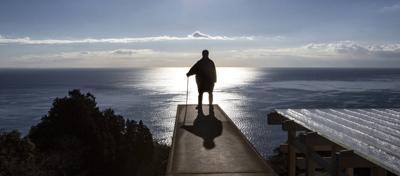 Detail of a photograph of Photography and Imaging alum, photograph, artist and architect Hiroshi Sugimoto, 2017.