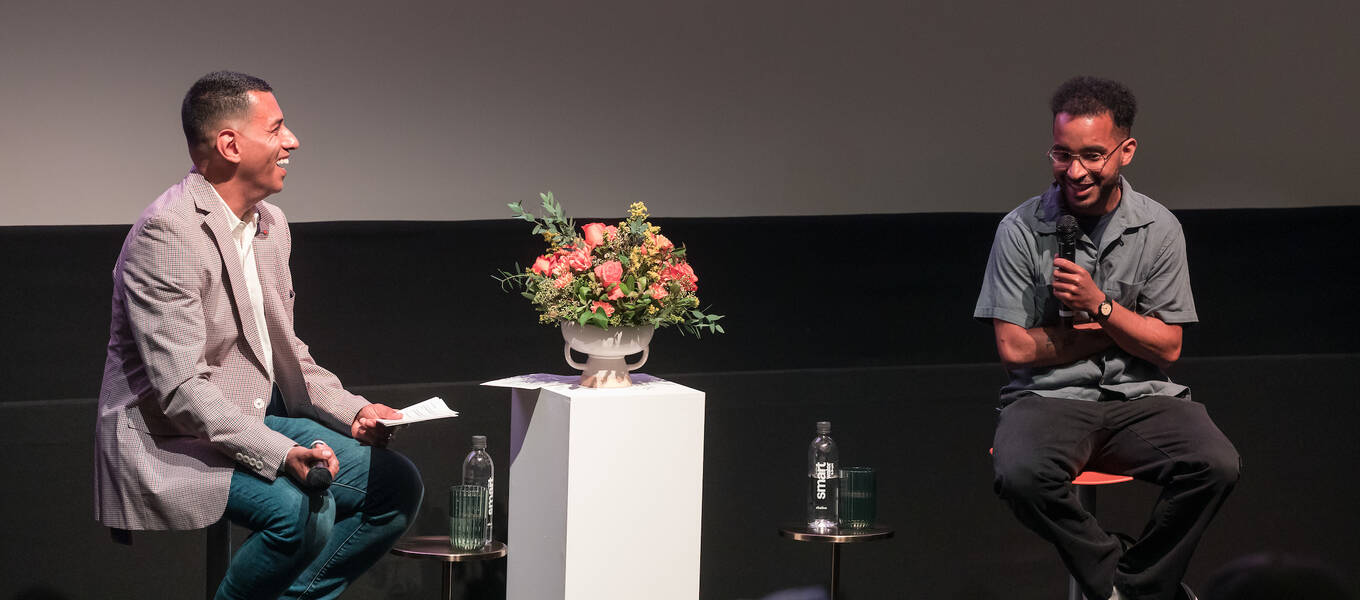 Mario Ascencio (left), ArtCenter Library’s college librarian and managing director, in conversation with Pulitzer Prize-winning alum and illustrator Medar de la Cruz (right) at ArtCenter