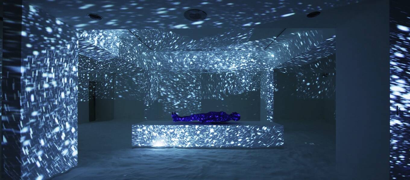 Lita Albuquerque, PARTICLE HORIZO, 2014. Video projection, salt, pigment on plaster, wood plinth, dimensions vary.